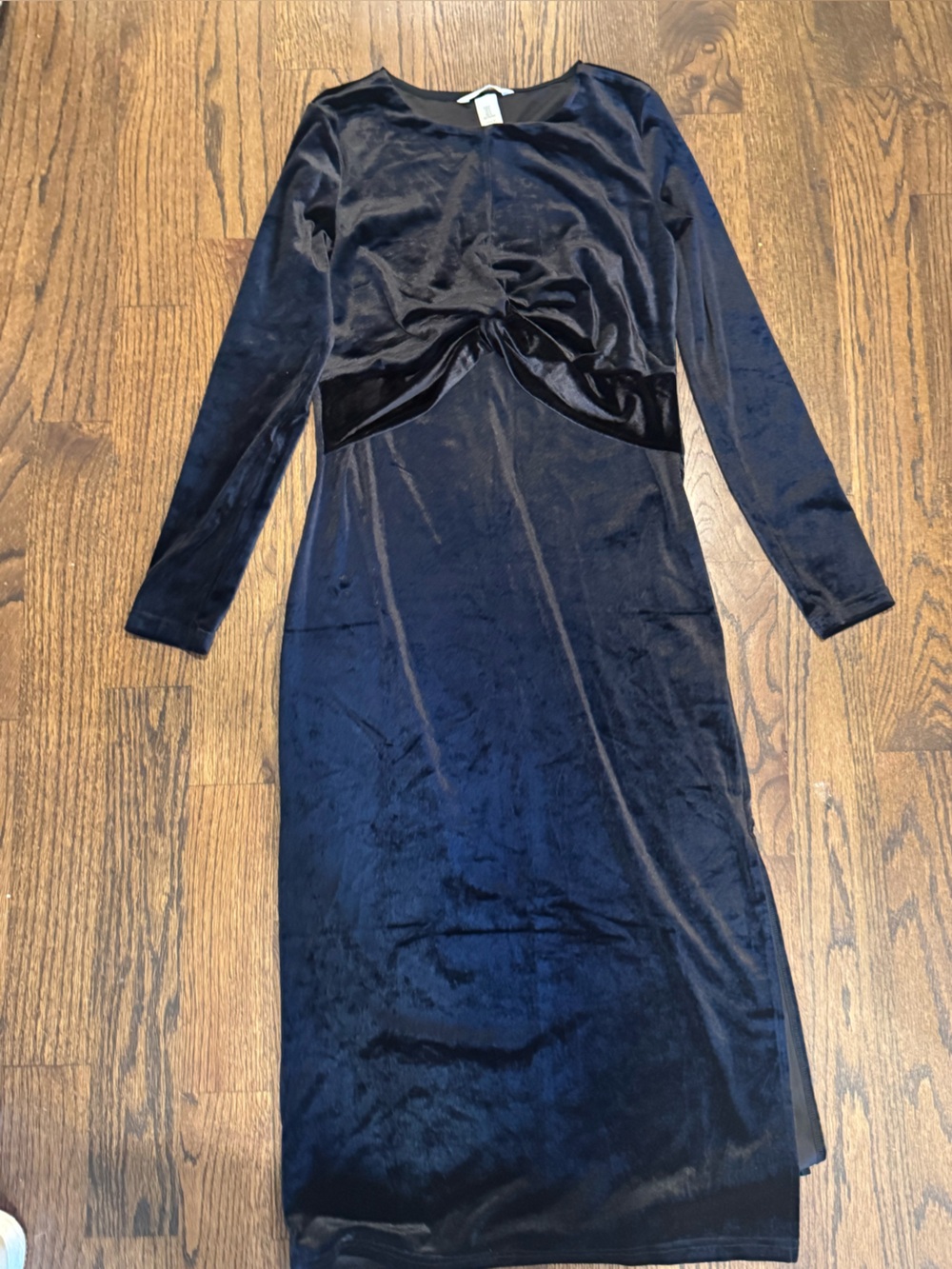 H&M Womenβs Maternity Black Velvet Long Sleeve Dress